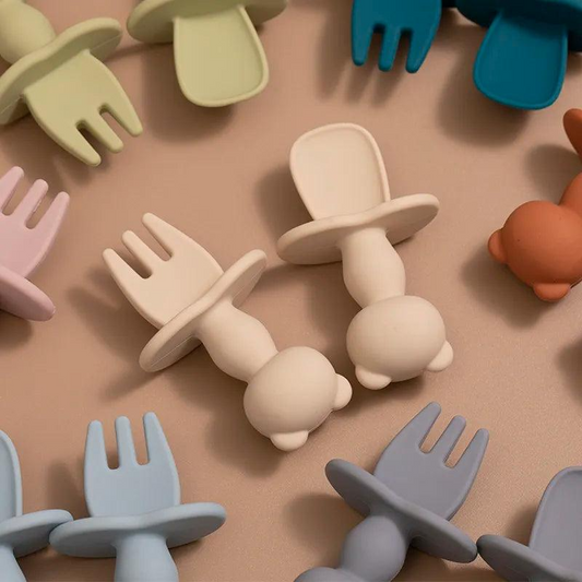 Safe and Easy Dining: The Benefits of Silicone Training Spoons and Forks with Choke Guards