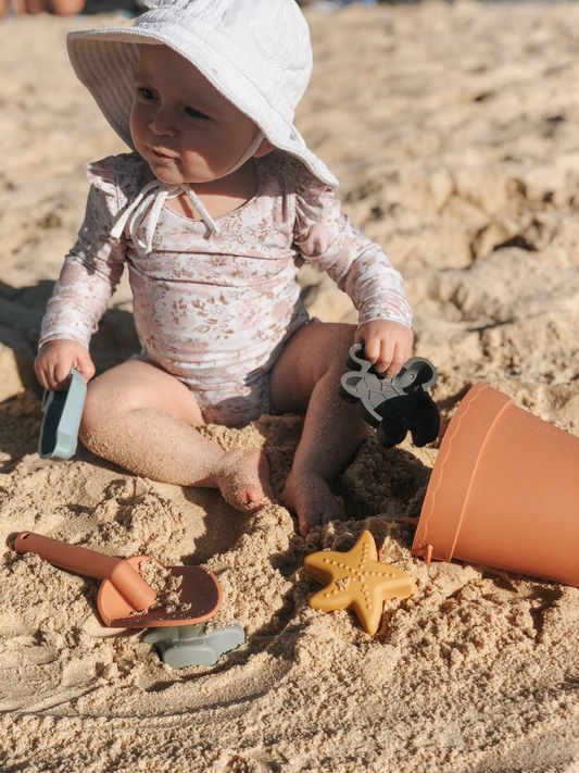 The Versatility of Silicone Beach Sets: From Sand Play to Water Fun